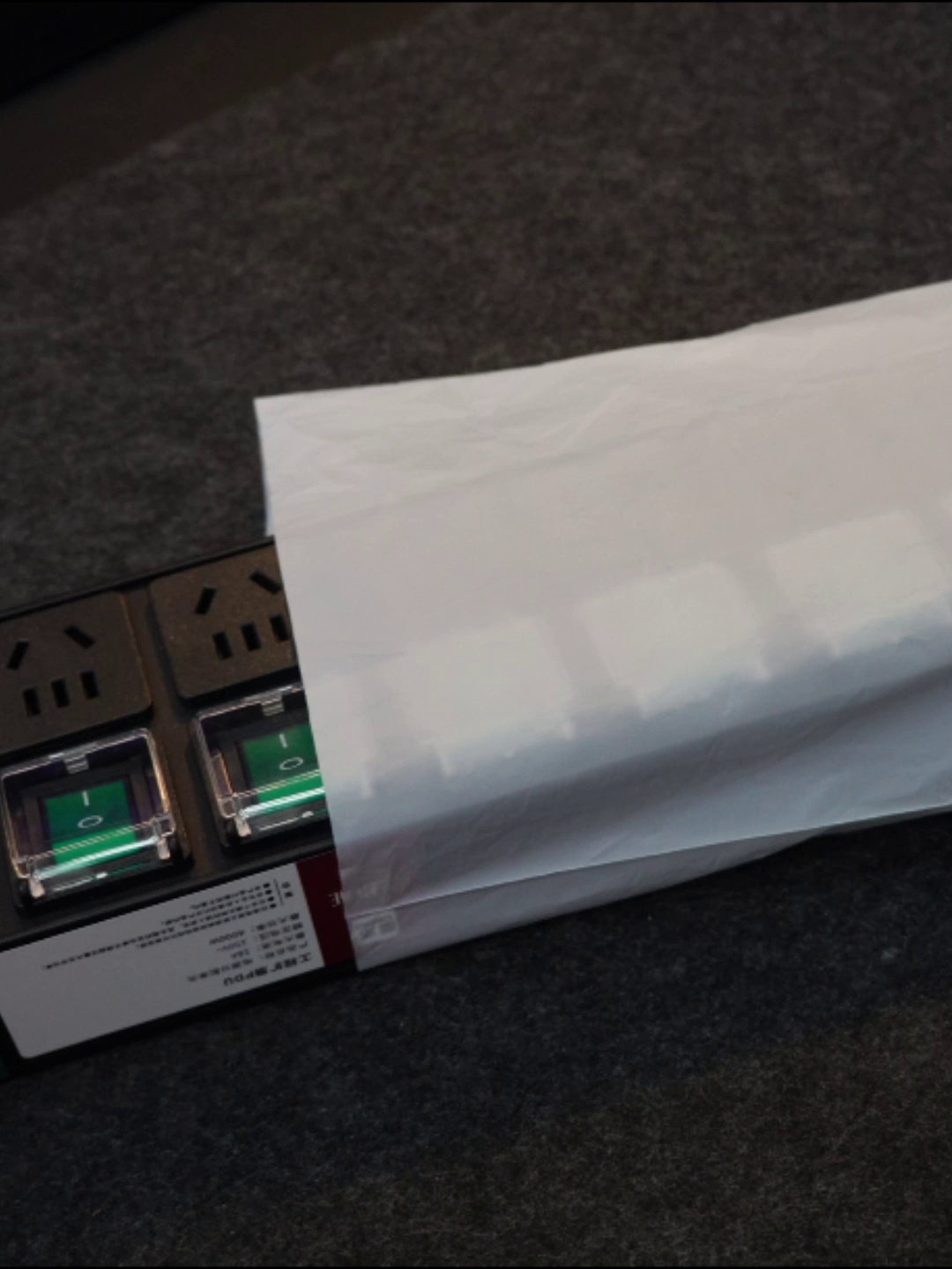 電競(jìng)桌面插座還能這么卷？德木品牌如何憑實(shí)力在辦公設(shè)備賽道“贏麻了”